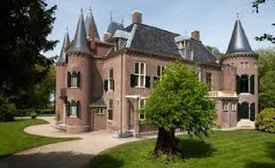 Afbeelding met gebouw, buitenshuis, boom, landgoed
Door AI gegenereerde inhoud is mogelijk onjuist.