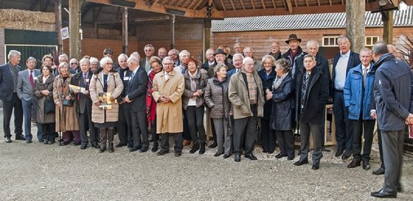 Afbeelding met kleding, persoon, person, gebouw
Door AI gegenereerde inhoud is mogelijk onjuist.