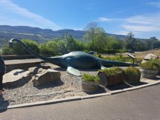 nessy-beeld-langs-loch-ness.
