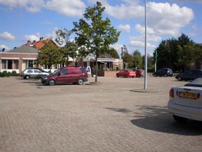 Afbeelding met buitenshuis, hemel, tekst, Landvoertuig

Door AI gegenereerde inhoud is mogelijk onjuist.